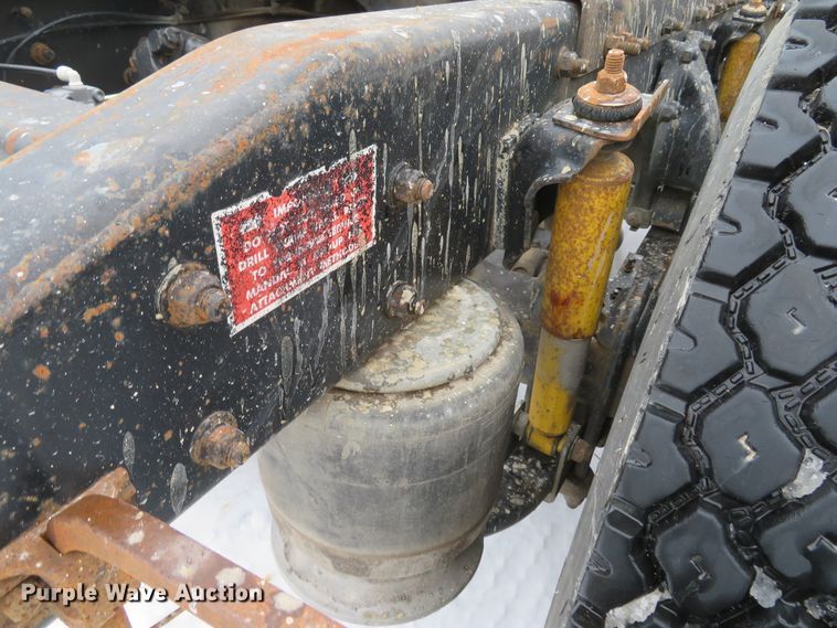 image for item DI2026 1994 Freightliner FLD semi truck