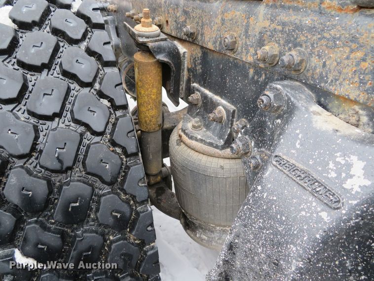 image for item DI2026 1994 Freightliner FLD semi truck