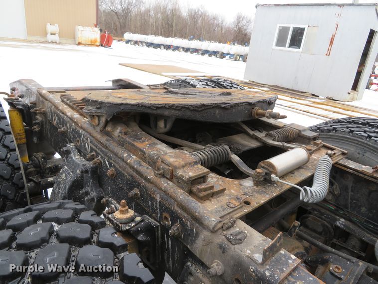 image for item DI2026 1994 Freightliner FLD semi truck