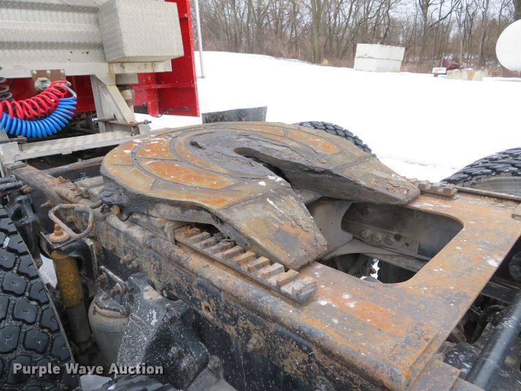 image for item DI2026 1994 Freightliner FLD semi truck