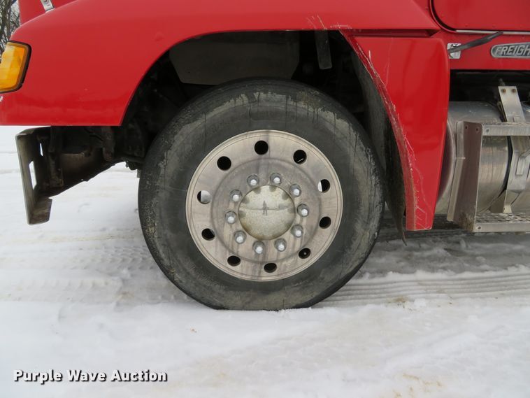 image for item DI2026 1994 Freightliner FLD semi truck