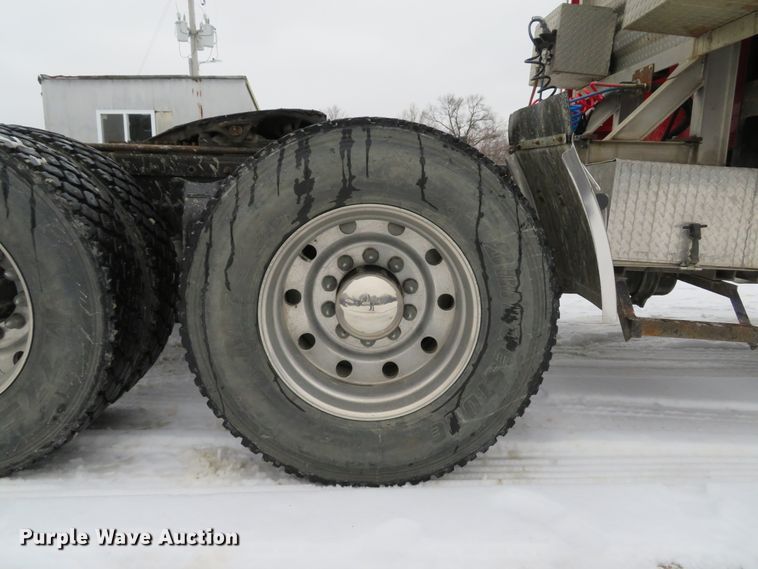 image for item DI2026 1994 Freightliner FLD semi truck