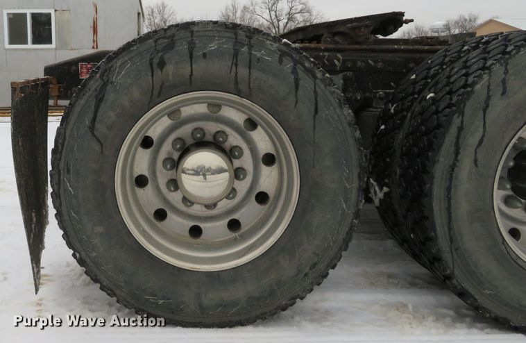 image for item DI2026 1994 Freightliner FLD semi truck