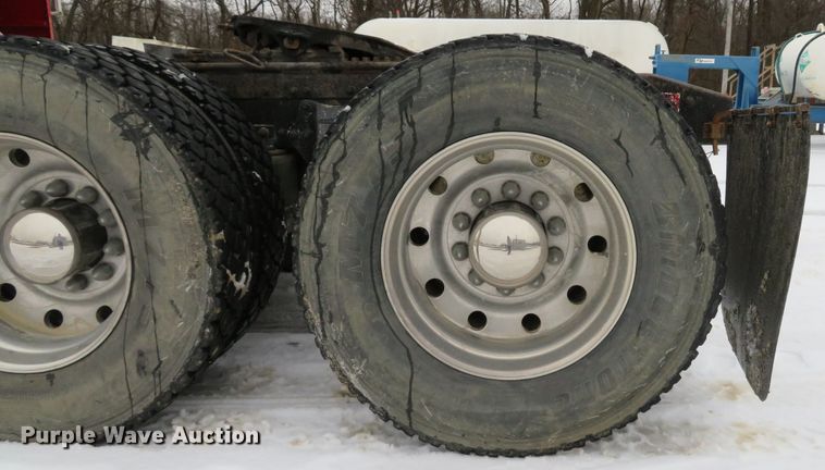 image for item DI2026 1994 Freightliner FLD semi truck