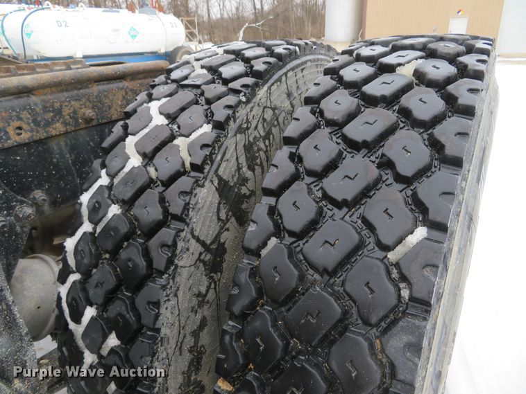 image for item DI2026 1994 Freightliner FLD semi truck