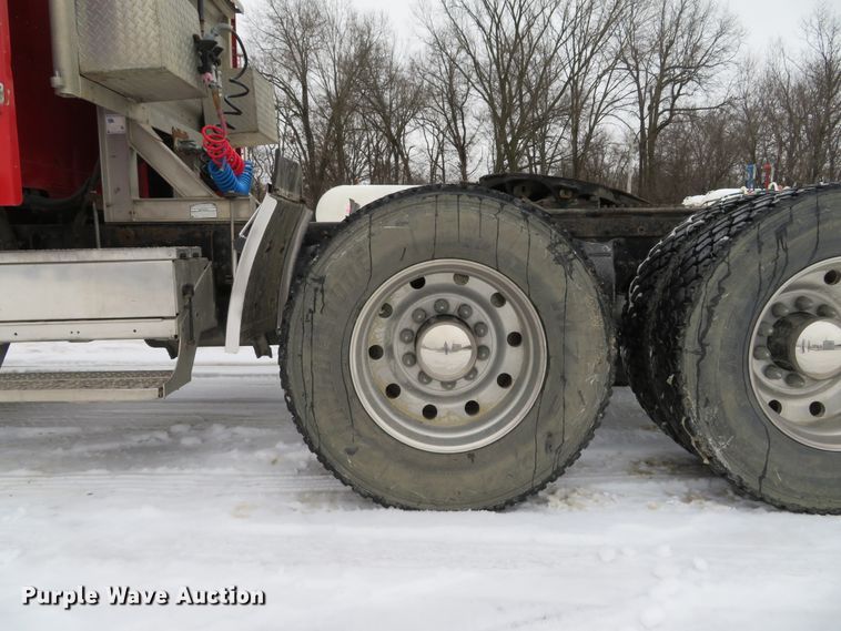 image for item DI2026 1994 Freightliner FLD semi truck