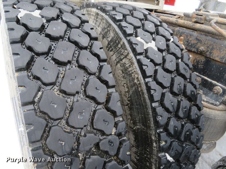 image for item DI2026 1994 Freightliner FLD semi truck