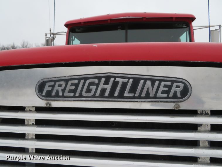 image for item DI2026 1994 Freightliner FLD semi truck
