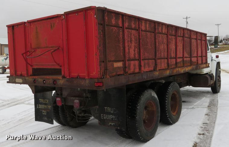 image for item DI2027 1979 International grain truck