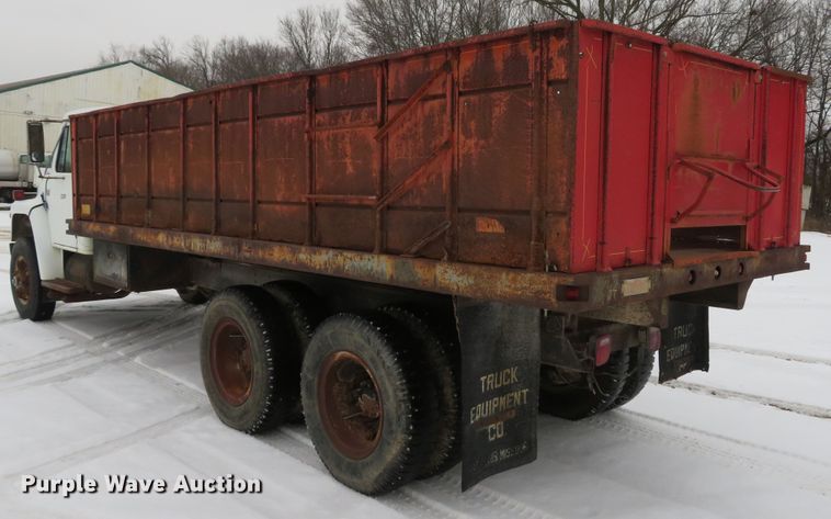 image for item DI2027 1979 International grain truck