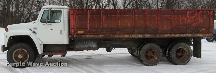 image for item DI2027 1979 International grain truck