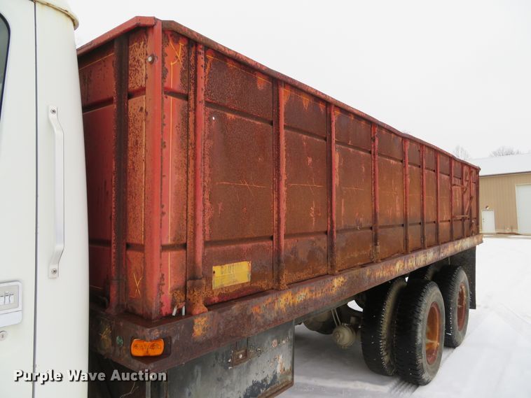image for item DI2027 1979 International grain truck