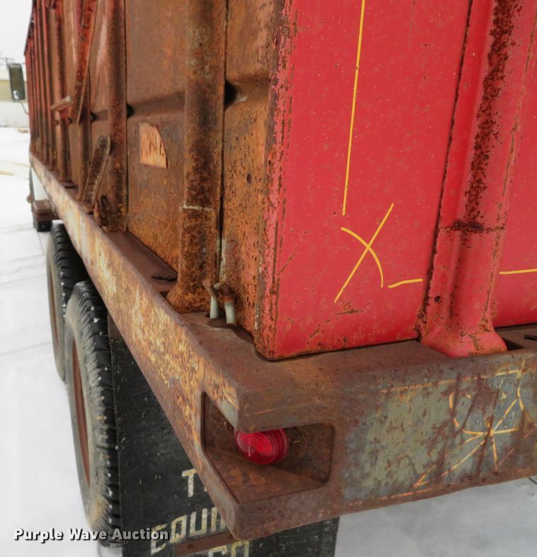 image for item DI2027 1979 International grain truck