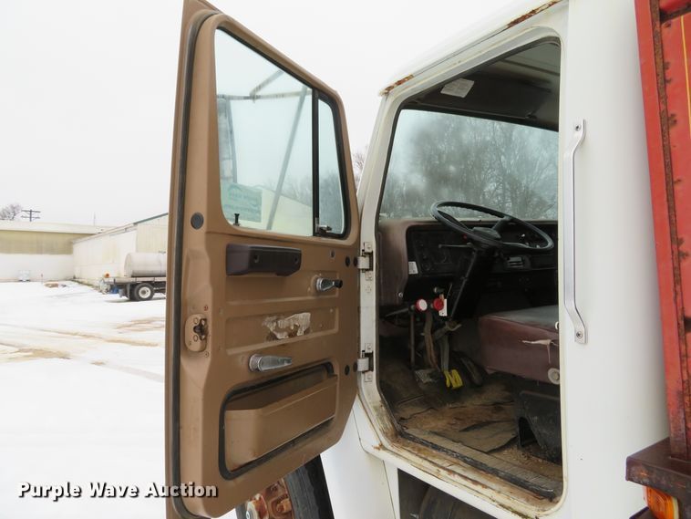 image for item DI2027 1979 International grain truck