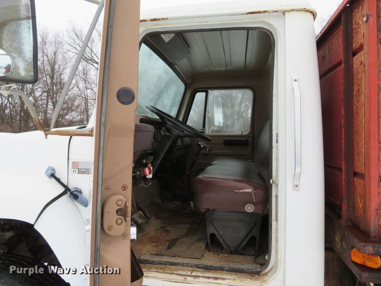 image for item DI2027 1979 International grain truck