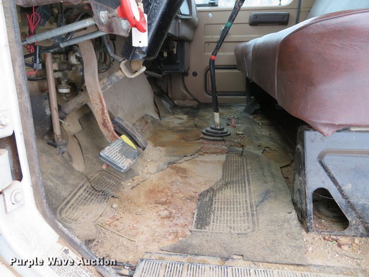 image for item DI2027 1979 International grain truck