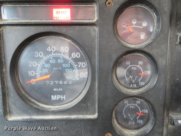 image for item DI2027 1979 International grain truck