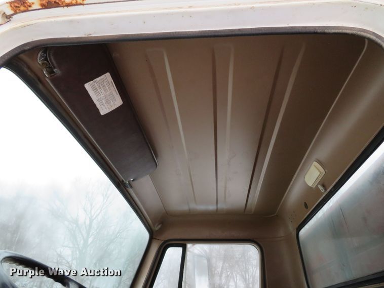 image for item DI2027 1979 International grain truck