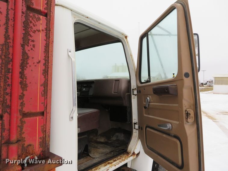 image for item DI2027 1979 International grain truck