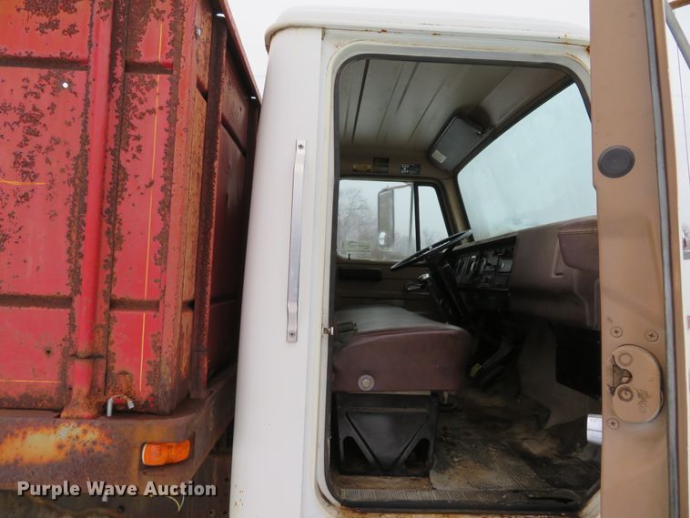 image for item DI2027 1979 International grain truck