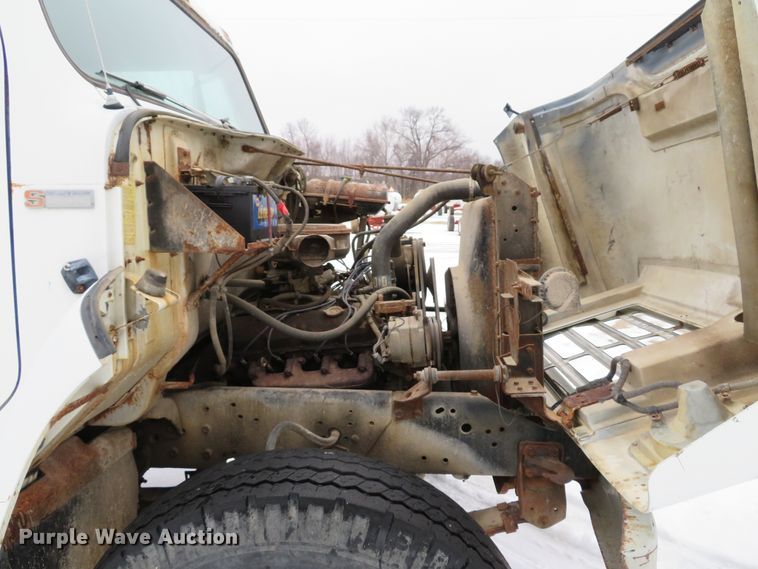 image for item DI2027 1979 International grain truck