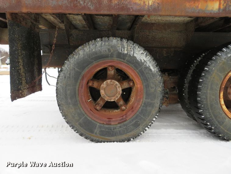 image for item DI2027 1979 International grain truck