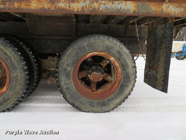 image for item DI2027 1979 International grain truck