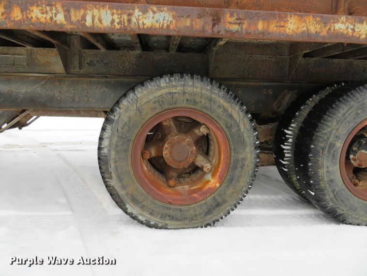 image for item DI2027 1979 International grain truck