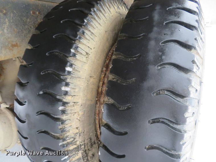 image for item DI2027 1979 International grain truck