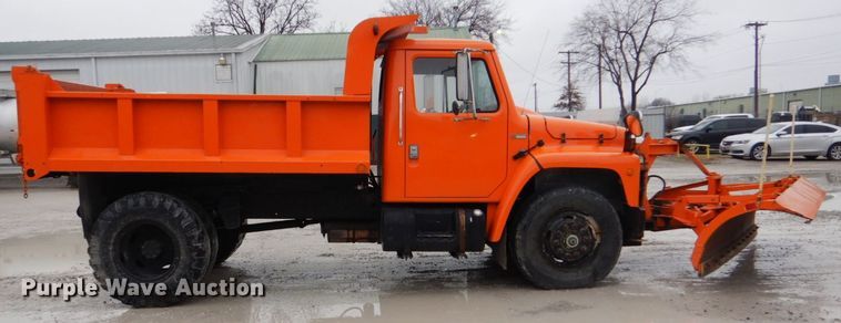 image for item DI2451 1980 International 1700 dump truck