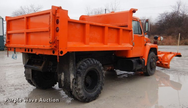 image for item DI2451 1980 International 1700 dump truck
