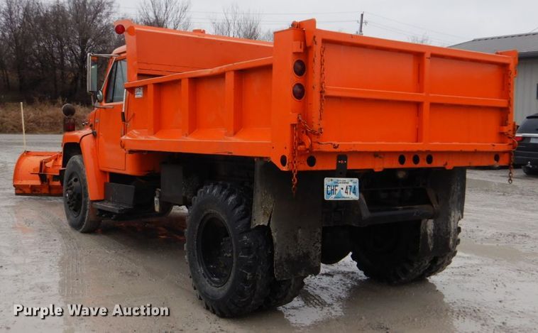 image for item DI2451 1980 International 1700 dump truck