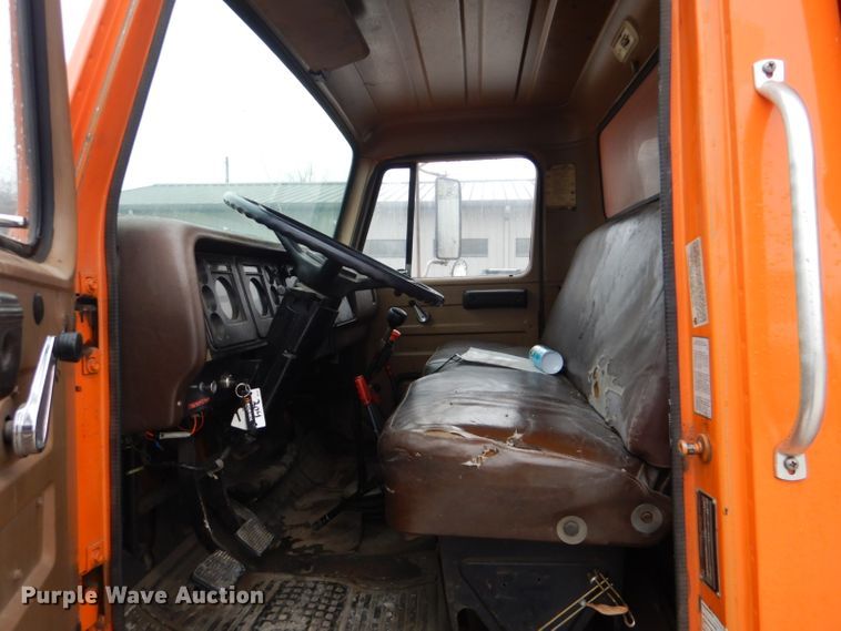 image for item DI2451 1980 International 1700 dump truck