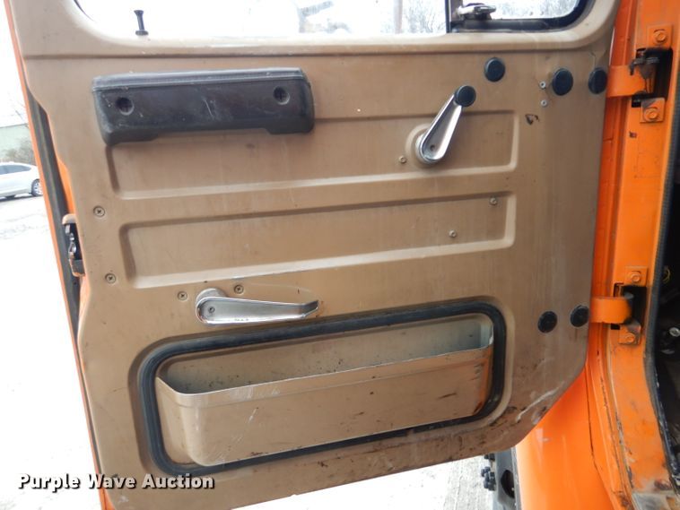 image for item DI2451 1980 International 1700 dump truck