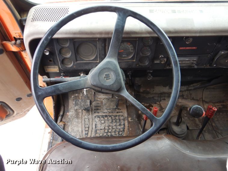 image for item DI2451 1980 International 1700 dump truck