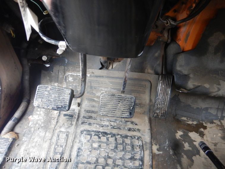 image for item DI2451 1980 International 1700 dump truck