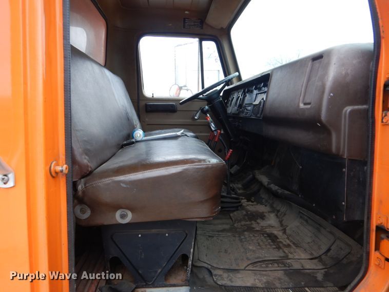 image for item DI2451 1980 International 1700 dump truck