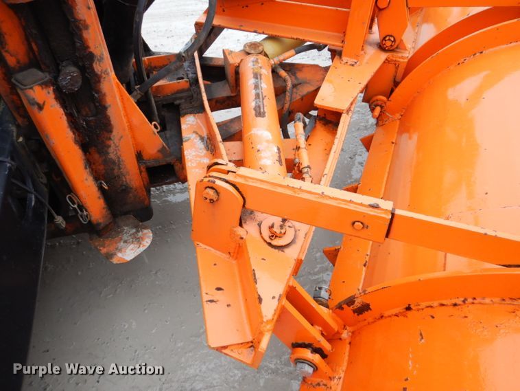 image for item DI2451 1980 International 1700 dump truck