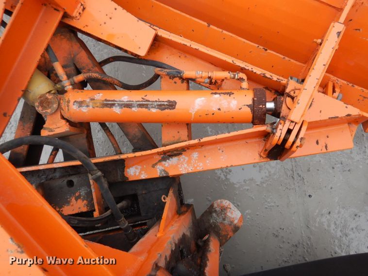 image for item DI2451 1980 International 1700 dump truck