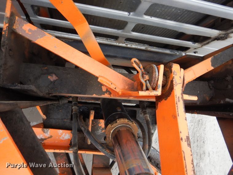 image for item DI2451 1980 International 1700 dump truck