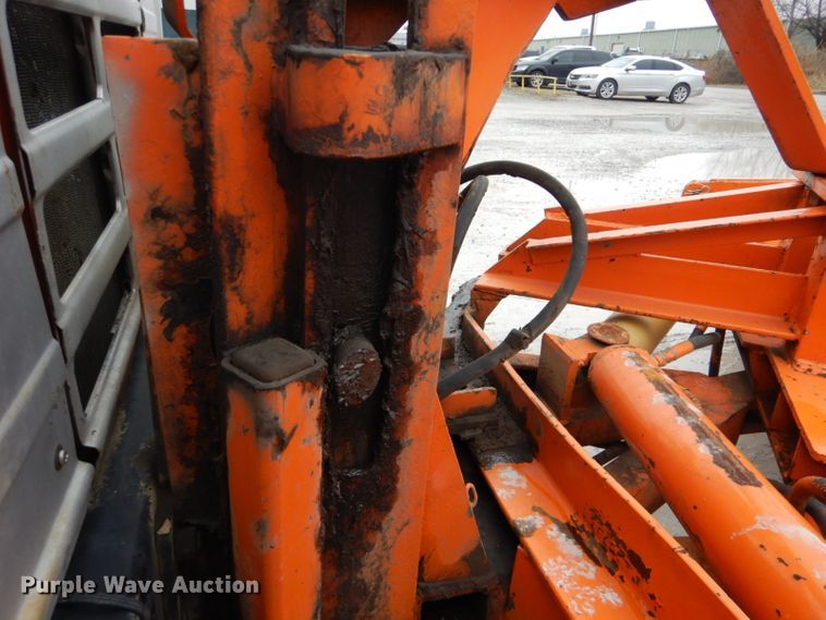 image for item DI2451 1980 International 1700 dump truck