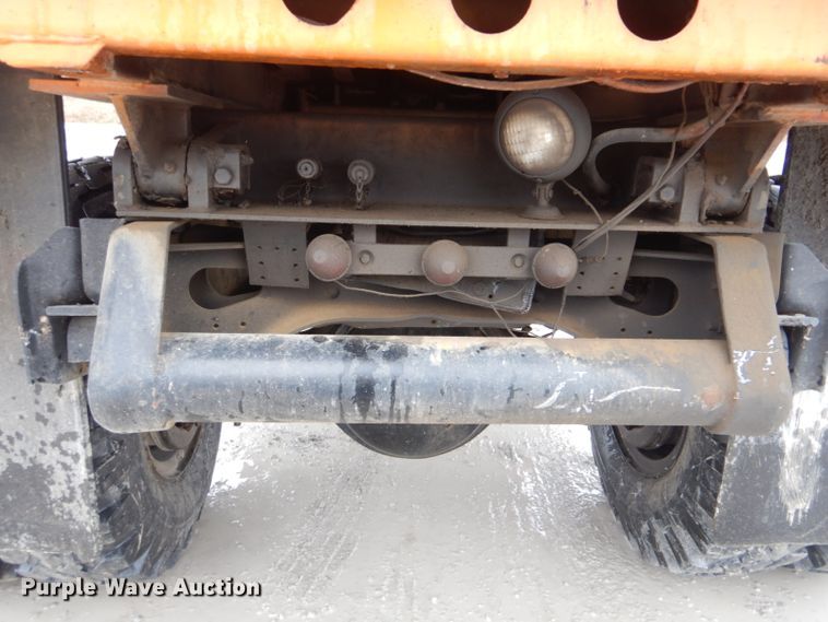 image for item DI2451 1980 International 1700 dump truck