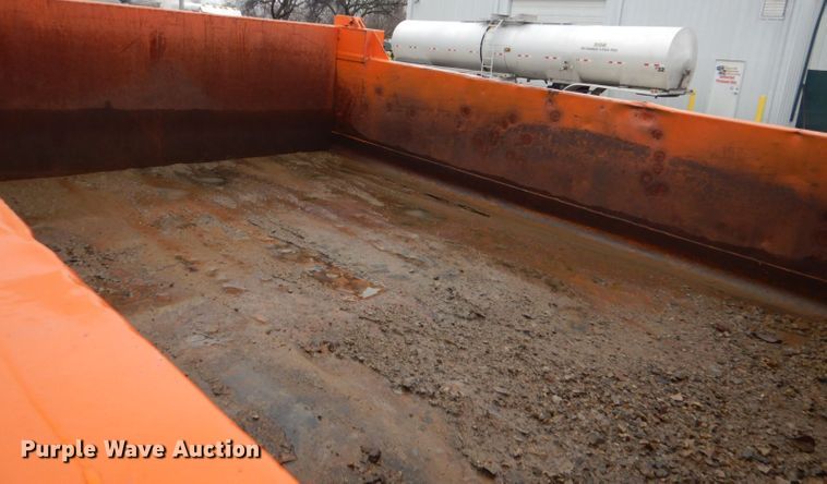 image for item DI2451 1980 International 1700 dump truck