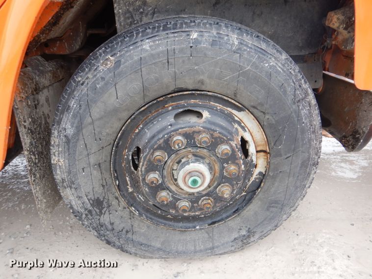 image for item DI2451 1980 International 1700 dump truck