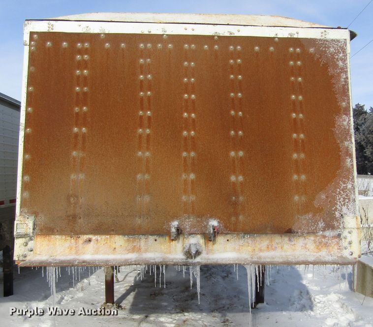 image for item FD9335 1981 Hobbs double hopper bottom grain trailer