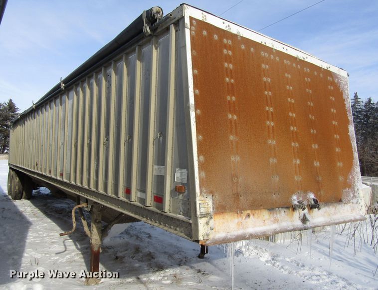 image for item FD9335 1981 Hobbs double hopper bottom grain trailer