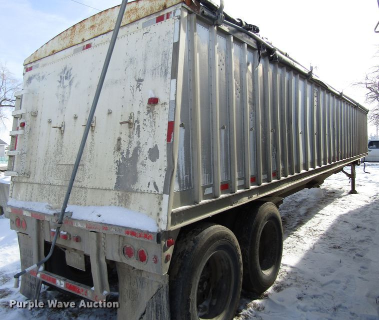 image for item FD9335 1981 Hobbs double hopper bottom grain trailer