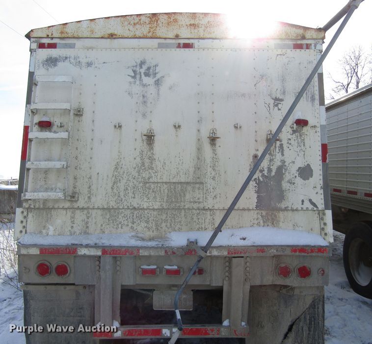 image for item FD9335 1981 Hobbs double hopper bottom grain trailer