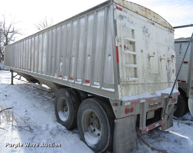 image for item FD9335 1981 Hobbs double hopper bottom grain trailer