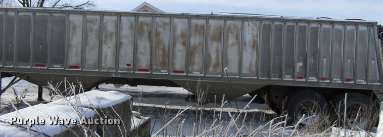 image for item FD9335 1981 Hobbs double hopper bottom grain trailer